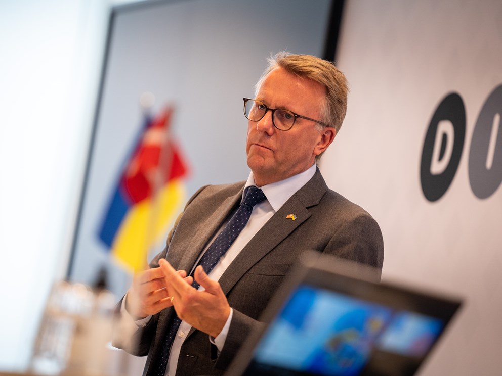 Nyheder, minister, jakkesæt